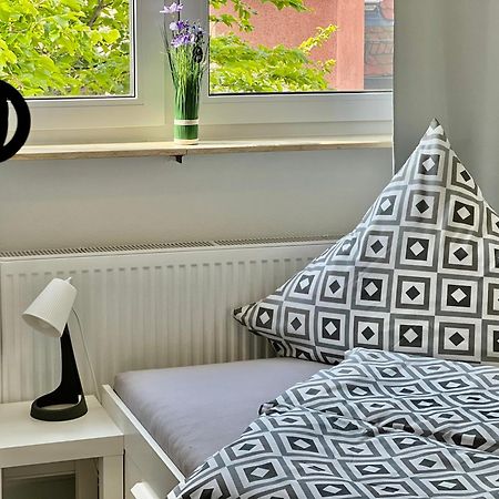 Nujen- Hotel Und Apartment Stuttgart Zuffenhausen ภายนอก รูปภาพ