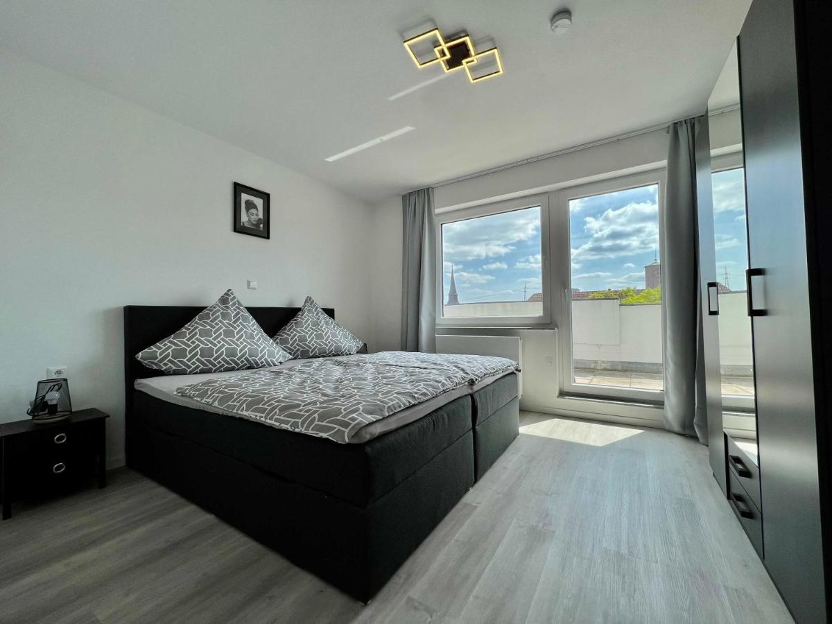 Nujen- Hotel Und Apartment Stuttgart Zuffenhausen ภายนอก รูปภาพ