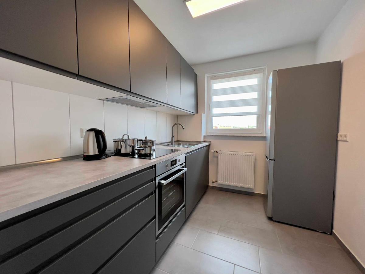 Nujen- Hotel Und Apartment Stuttgart Zuffenhausen ภายนอก รูปภาพ