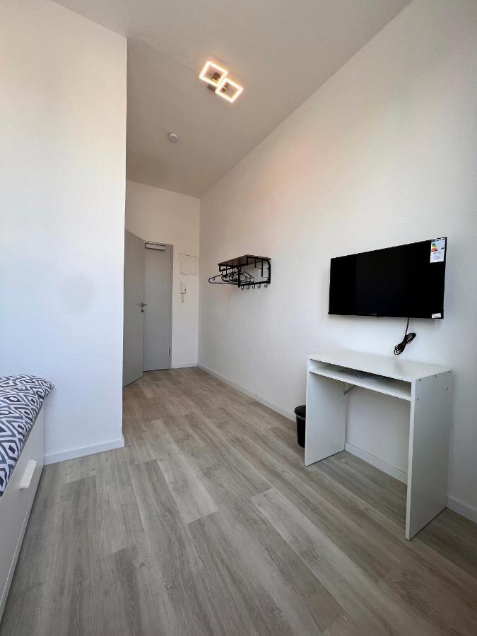 Nujen- Hotel Und Apartment Stuttgart Zuffenhausen ภายนอก รูปภาพ