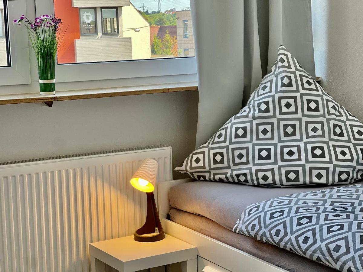 Nujen- Hotel Und Apartment Stuttgart Zuffenhausen ภายนอก รูปภาพ