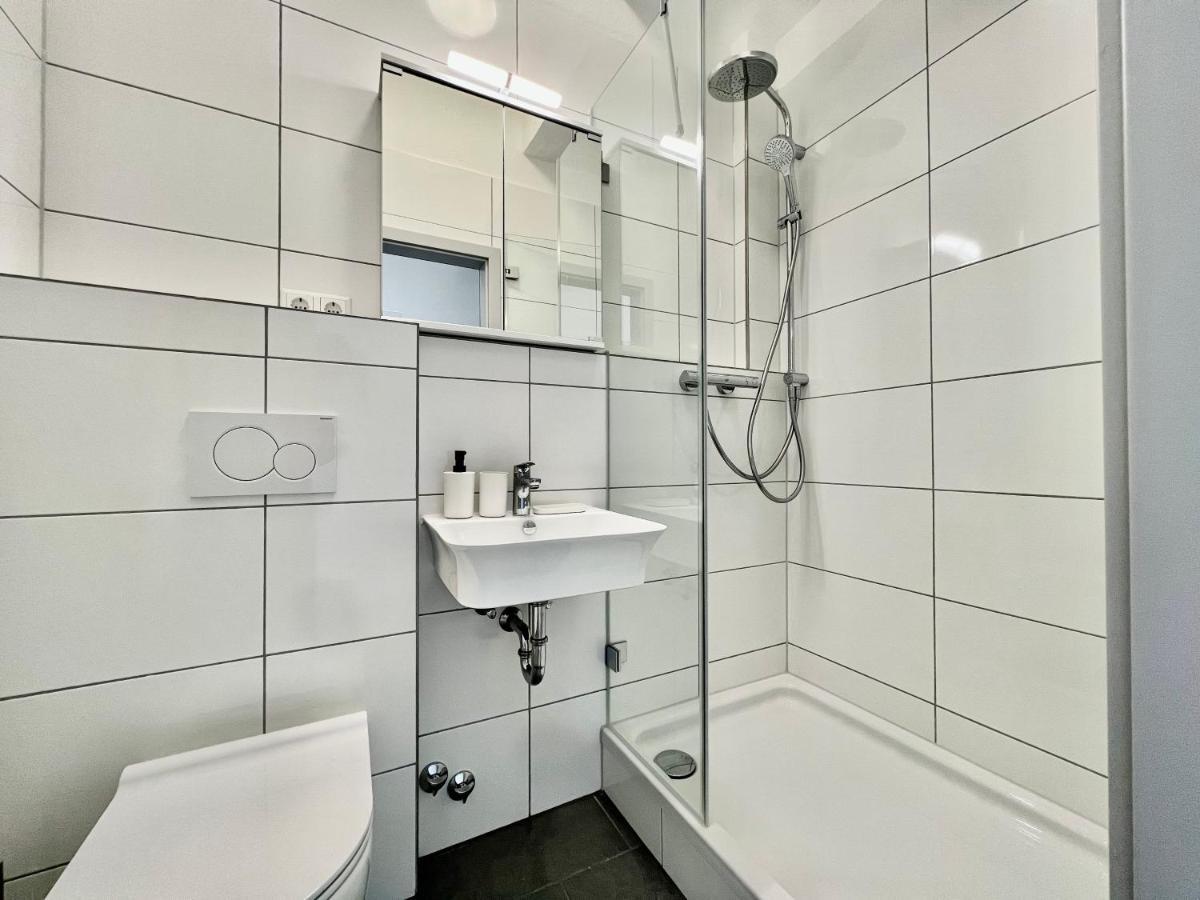 Nujen- Hotel Und Apartment Stuttgart Zuffenhausen ภายนอก รูปภาพ
